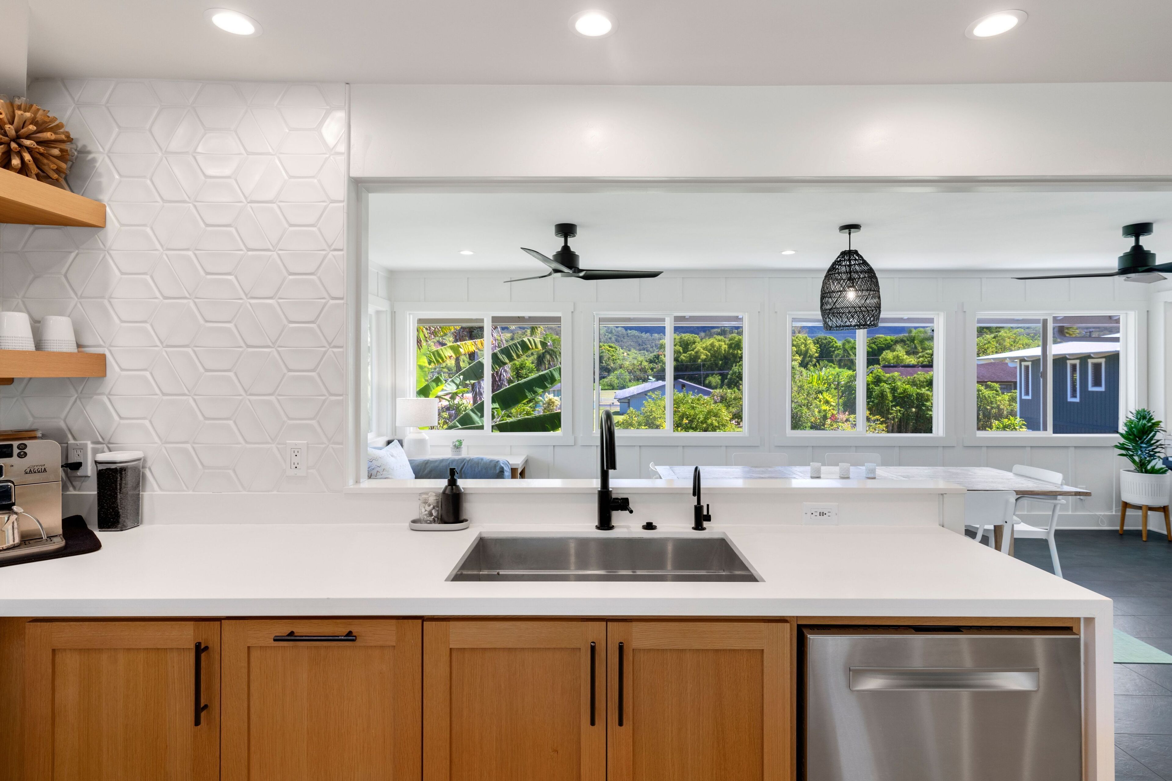 Fridge, microwave, oven, coffee/tea maker