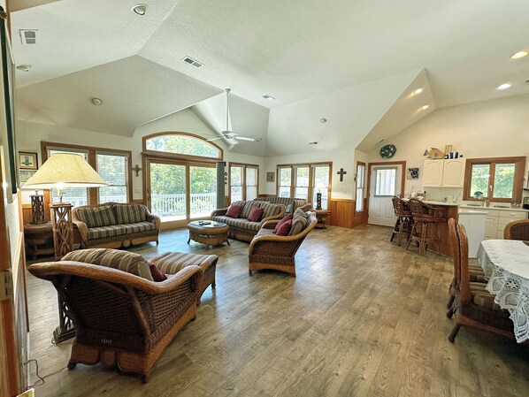 Smart TV, fireplace, DVD player