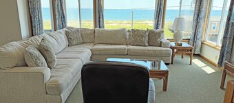 KD3114- Semi-OF, 5 BRs, Two Kitchens, Dog Friendly, Ping Pong, Crows Nest!