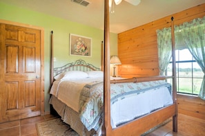 2 bedrooms, Internet, bed sheets - On Farm: Rustic Carmine Log Cabin w/ Porch! (Carmine)