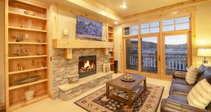 Teton Springs Condo #207 in Victor w/ A/C, W/D, WiFi, Balcony, Grill & Garage