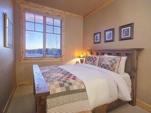3 bedrooms, iron/ironing board, travel cot, free WiFi