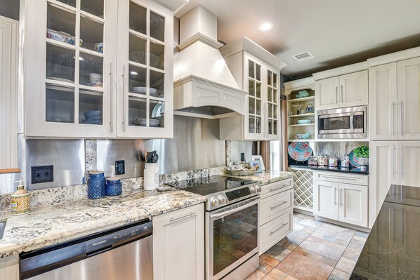 Fridge, microwave, stovetop, dishwasher