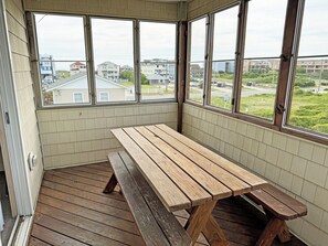 Dining - KD202- Near the Beach! 4 BRs, Private Pool, Pool Table and Dog Friendly! (Kill Devil Hills)