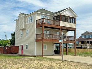 Exterior - KD202- Near the Beach! 4 BRs, Private Pool, Pool Table and Dog Friendly! (Kill Devil Hills)