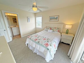 4 chambres, fer et planche à repasser, lit de bébé portatif