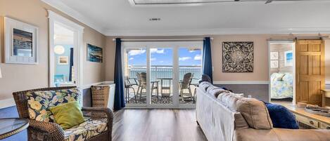 Een televisie en een dvd-speler