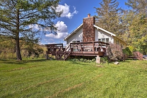 Exterior | Spacious Deck | Catskill Mountains Views