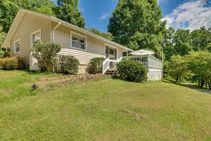 Exterior - Candler Cabin w/ Deck & Mount Pisgah Views! (Candler)