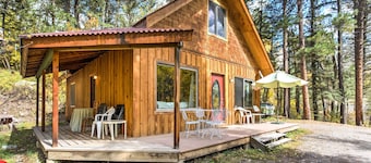 "Marble Hideaway Cabin" con terraza, parrilla y vistas al monte.