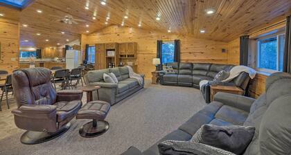 Spacious Kansas Retreat: On-Site Disc Golf!