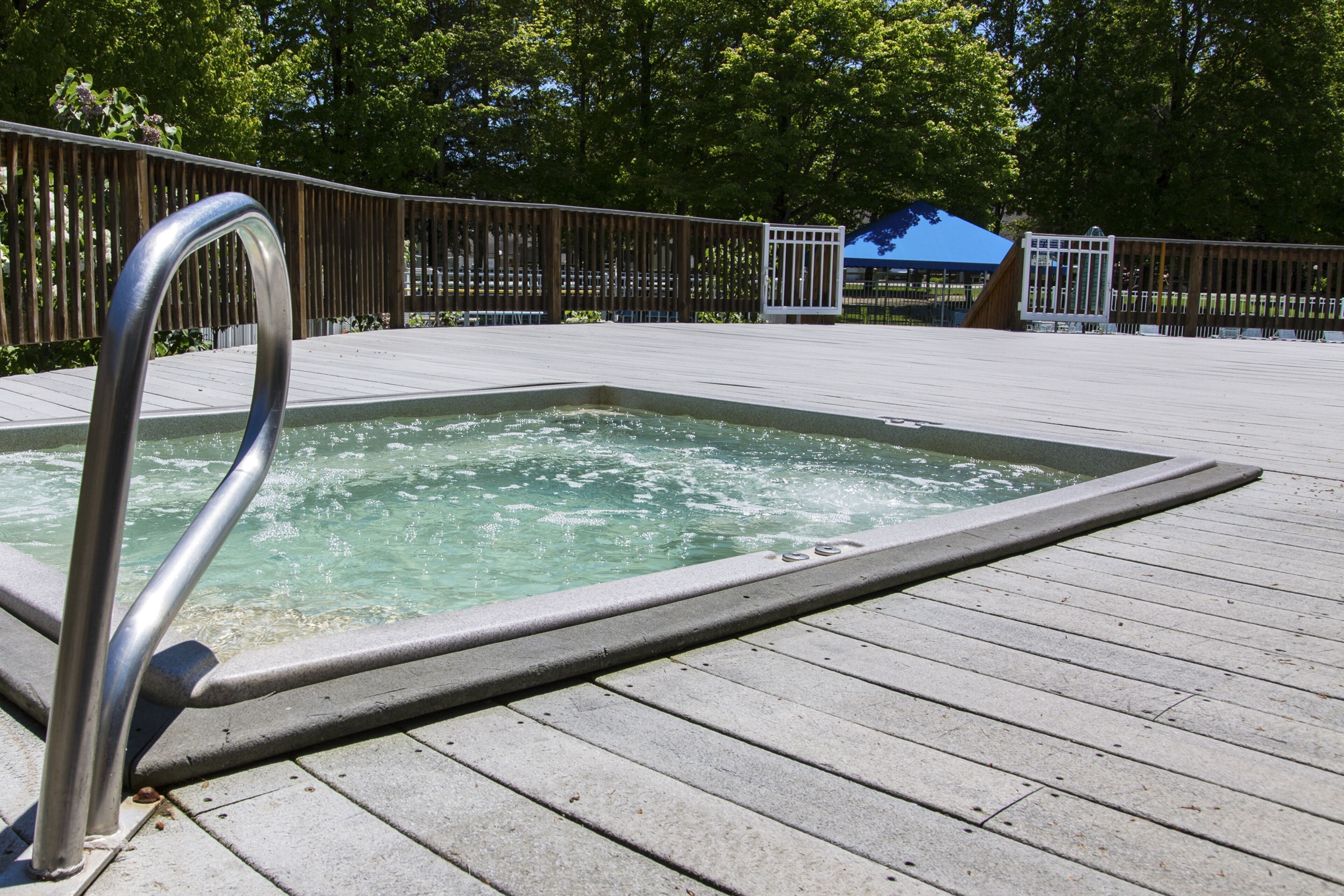 Baignoire à remous extérieure