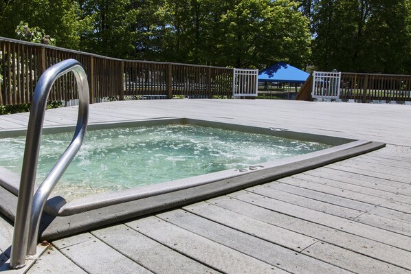 مغطس سبا خارجي