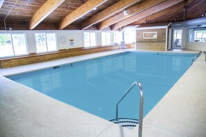 حمّام سباحة مُدفَّأ