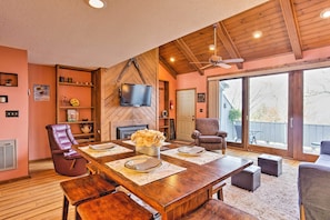 Dining - All-Season Base in Beech Mountain, Pets Welcome! (Beech Mountain)