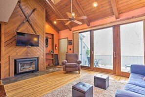 TV, fireplace, Netflix, books - All-Season Base in Beech Mountain, Pets Welcome! (Beech Mountain)