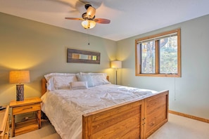 2 bedrooms, iron/ironing board, internet, bed sheets - All-Season Base in Beech Mountain, Pets Welcome! (Beech Mountain)