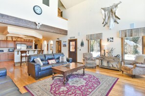 TV, fireplace, video-game console, DVD player - Viking Vista Retreat Luxury Home: Great Views (Breckenridge)