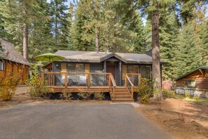 Exterior - Antler Cabin By Tahoe Getaways - Remodeled 2 BR in Tahoe Park - Walk to Lake (Tahoe City)