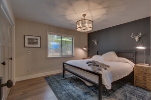 2 bedrooms, iron/ironing board, free WiFi, bed sheets - Antler Cabin By Tahoe Getaways  - Remodeled 2 BR in Tahoe Park - Walk to Lake (Tahoe City)