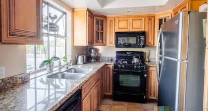 Lovely 2-bedroom condo unit – Walking distance to Old Town Pasadena.