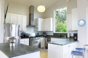 Een koelkast, een oven, een vaatwasser