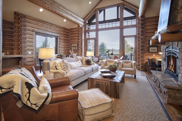 تلفزيون ذكي، مدفأة، كُتُب، ستيريو