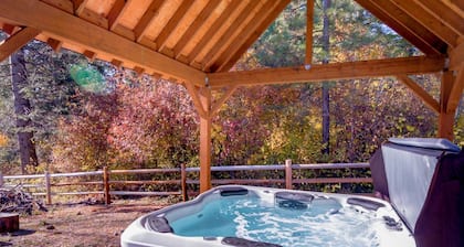 Cascade Pines - Private Hot Tub | WiFi | Summer Pool!