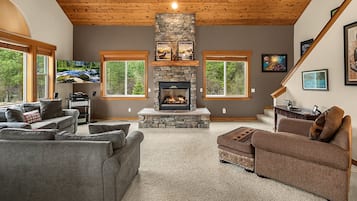 Smart TV, chimenea, videojuegos y Netflix