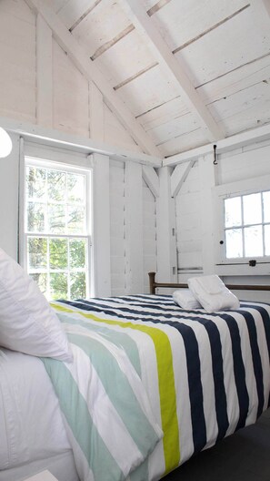 3 bedrooms, Internet, bed sheets - Lolly's Cottage - A Private Seneca Lake Experience! (Lodi)