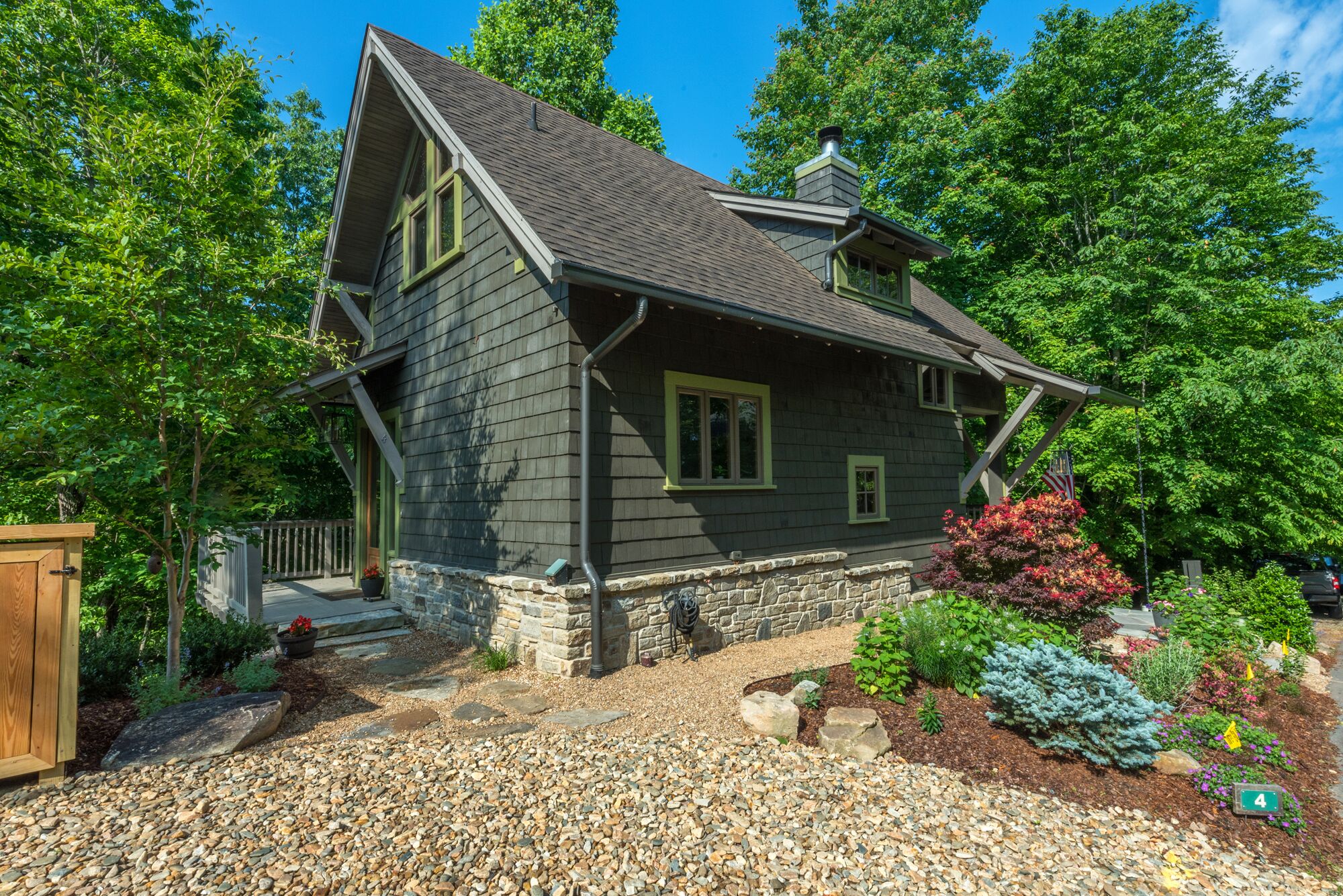 Dogwood Treehouse | Luxury Living with Patio, Hot Tub & Gas Grill! - 2 Bedroom, 2 Bathroom