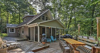 1 Mi to Lake Wallenpaupack: Pocono Mountain Home!