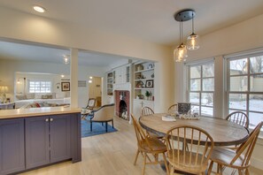 Dining - Historic Albion Mountain Cottage on Quiet Street! (Albion)