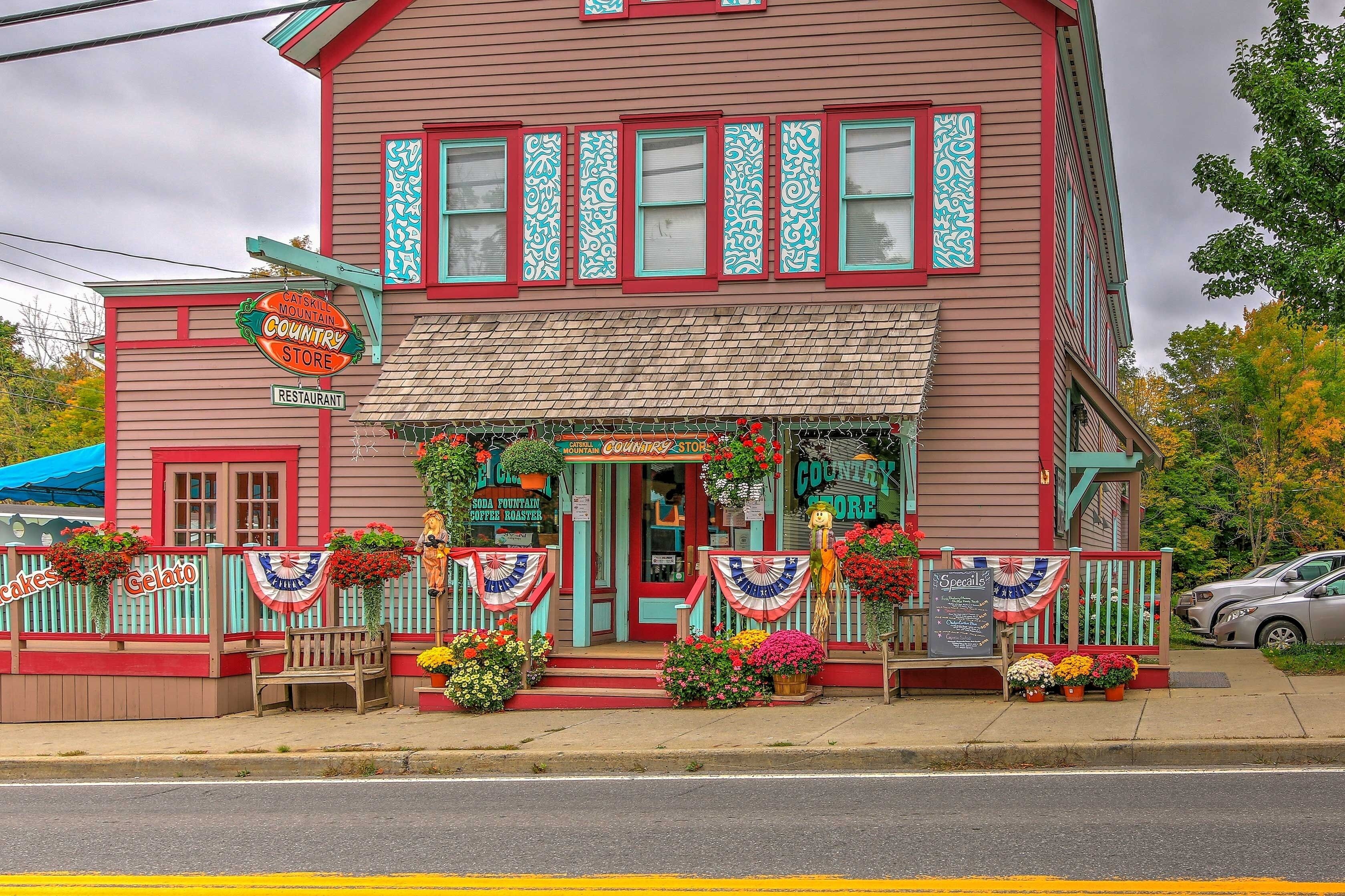Downtown Tannersville Apt - 3 Mi to Hunter Mtn