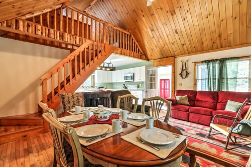 North Creek Cottage in the Adirondacks w/ Fire Pit
