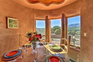 Dining - Peaceful New Mexico Retreat w/ Panoramic Mtn Views (Cleveland)