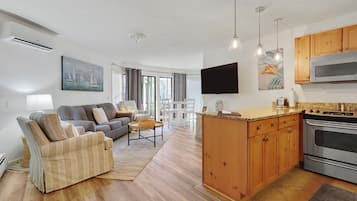Smart TV, fireplace, DVD player