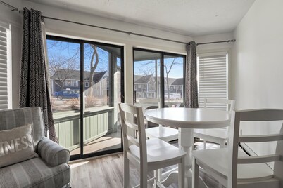 104 Pointes North Inn | Small dog friendly | Downtown Chx | Pool Access