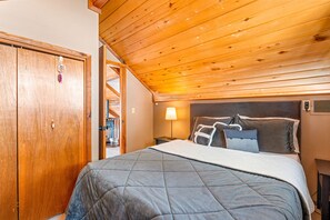 2 bedrooms, internet, bed sheets