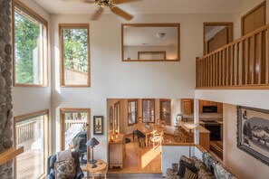 TV connectée, cheminée, console de jeux vidéo, lecteur de DVD