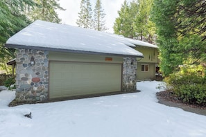 Exterior - Third night free on Spring Break stay, Hot Tub, pool access (Mount Hood Village)
