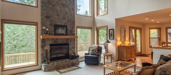 Third night free on stay before 4/20/26, Hot Tub, pool access