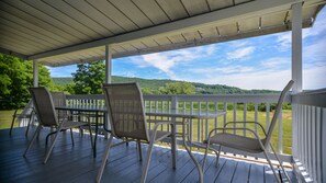Outdoor dining - Nature's Crossing - Newly Remodeled; Overlooking Keuka Lake and State Park! (Branchport)