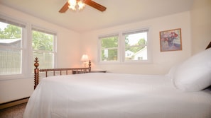 3 bedrooms, iron/ironing board, internet, bed sheets