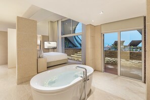 Shower, rainfall showerhead, designer toiletries, hair dryer - COMO Uma Canggu (Canggu)