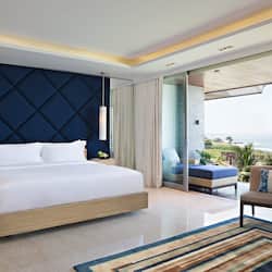 Egyptian cotton sheets, premium bedding, down comforters, pillowtop beds