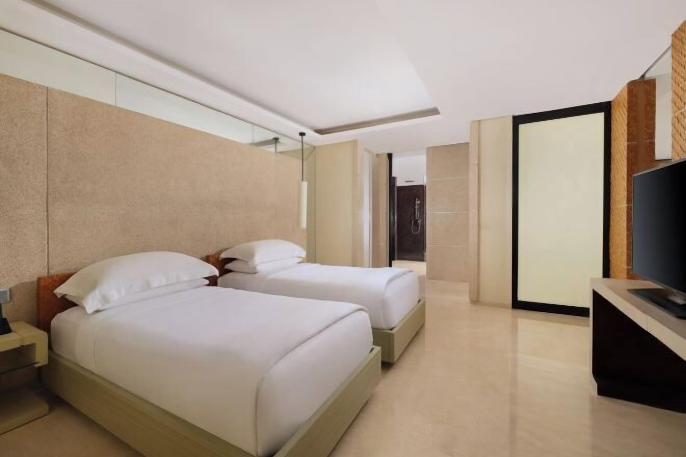 Egyptian cotton sheets, premium bedding, down duvets, pillow-top beds
