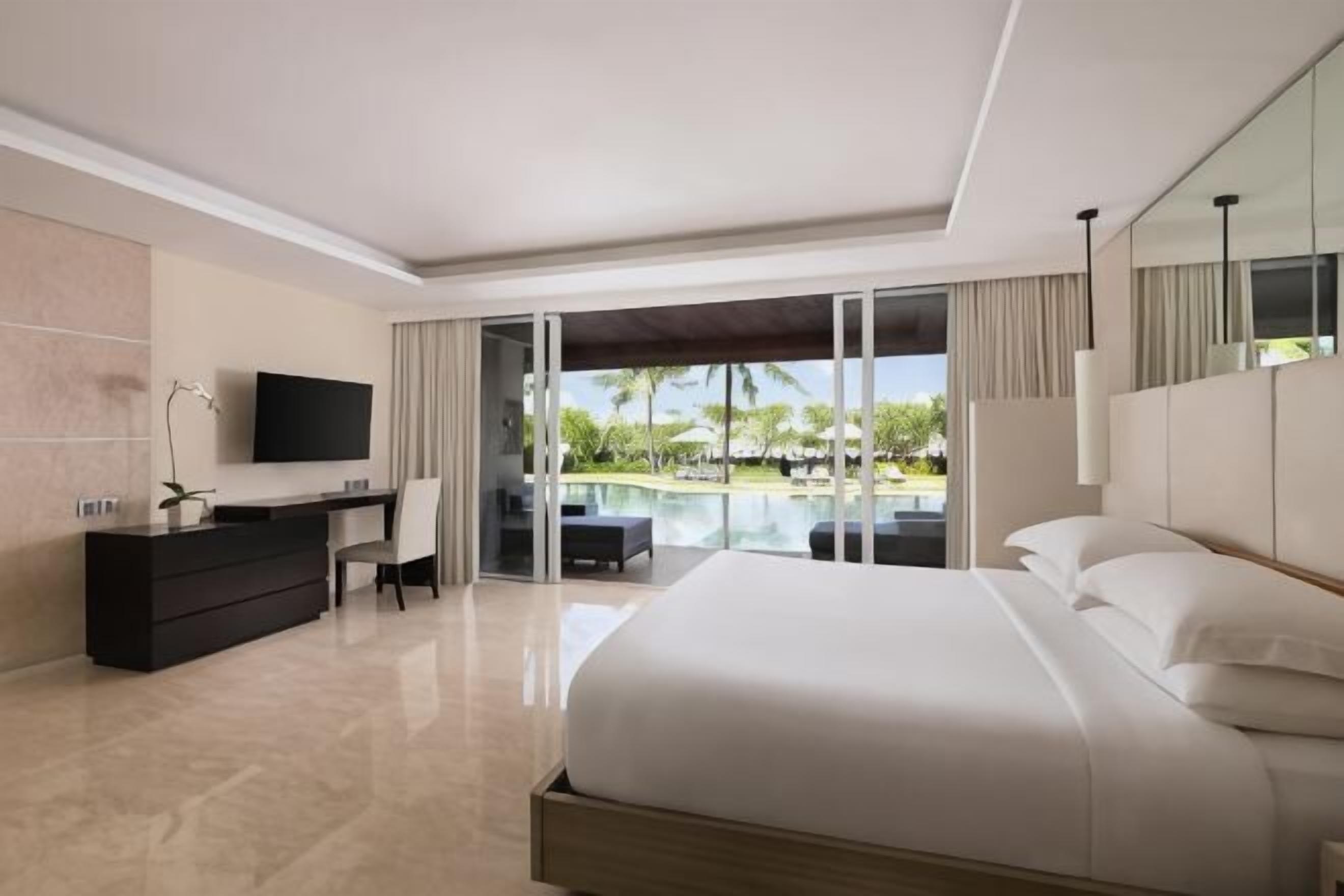 Egyptian cotton sheets, premium bedding, down duvets, pillow-top beds
