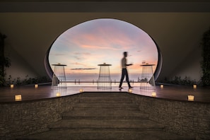 Egyptian cotton sheets, premium bedding, down duvets, pillow-top beds - COMO Uma Canggu (Canggu)