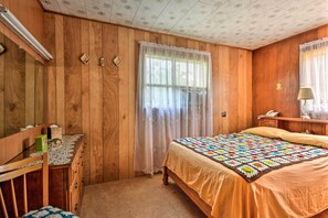 4 bedrooms, iron/ironing board, bed sheets - Bright Springer House w/ Hammock & Orchard Views! (Springer)